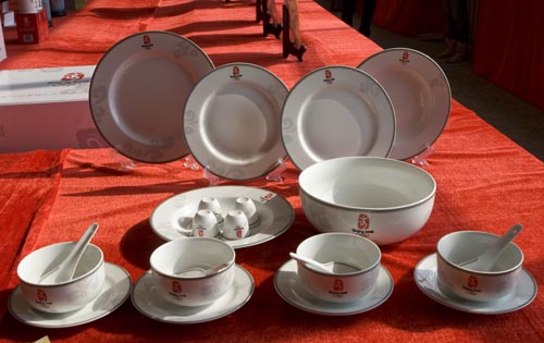 图文:奥运特许产品新添陶瓷品 实用餐具-2008奥运